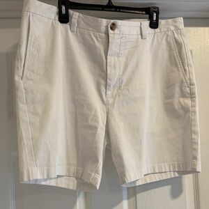 Vineyard Vines Men's White Flat Front Shorts